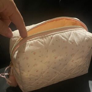 Charming Floral Quilted cosmetic bag